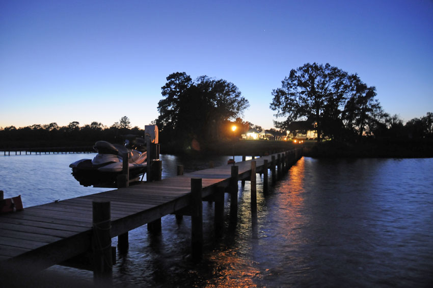pier-at-sunset-on-pi#E068AB