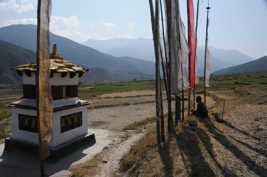 praying-near-the-mad#E06885